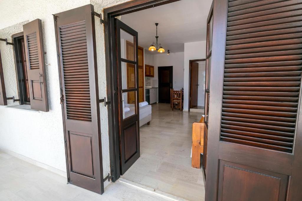 Pelagos Seafront - George Apartment Myrties