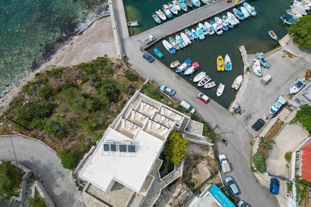Apartment Pelagos Seafront - George Myrties